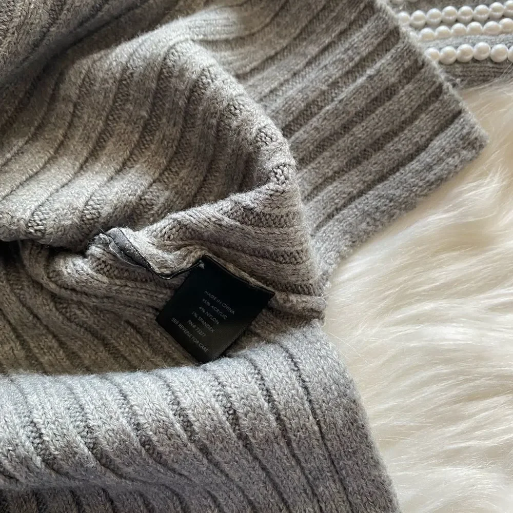 Embellished turtleneck sweater-
